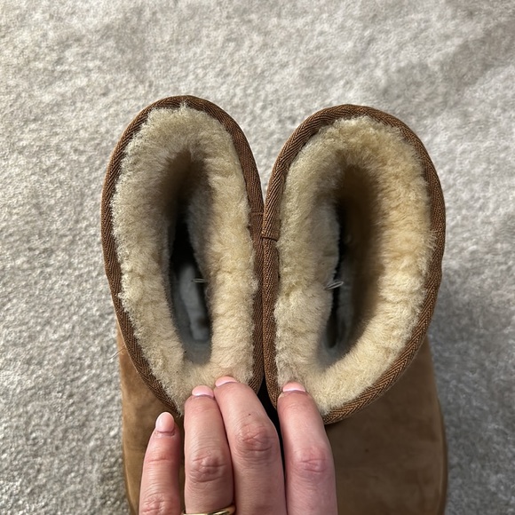 Australian Shearling Mid-Calf Boot. Good condition. Size 7. - Picture 4 of 5